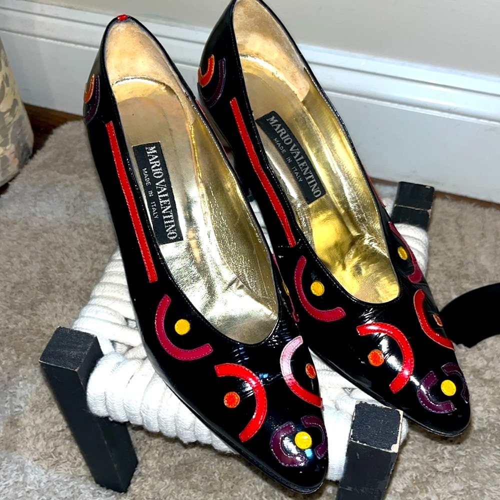 authentic vintage Mario Valentino size 9 leather stilettos made in Italy